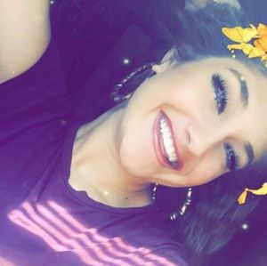 Meet your Posher, Chloe